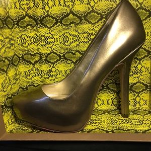 Summer Sandal Sale! Size 6